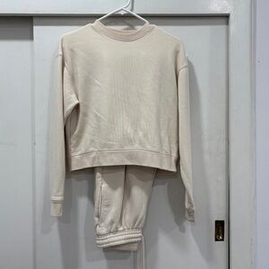 Uniqlo Crewneck Sweatshirt and Sweatpants set